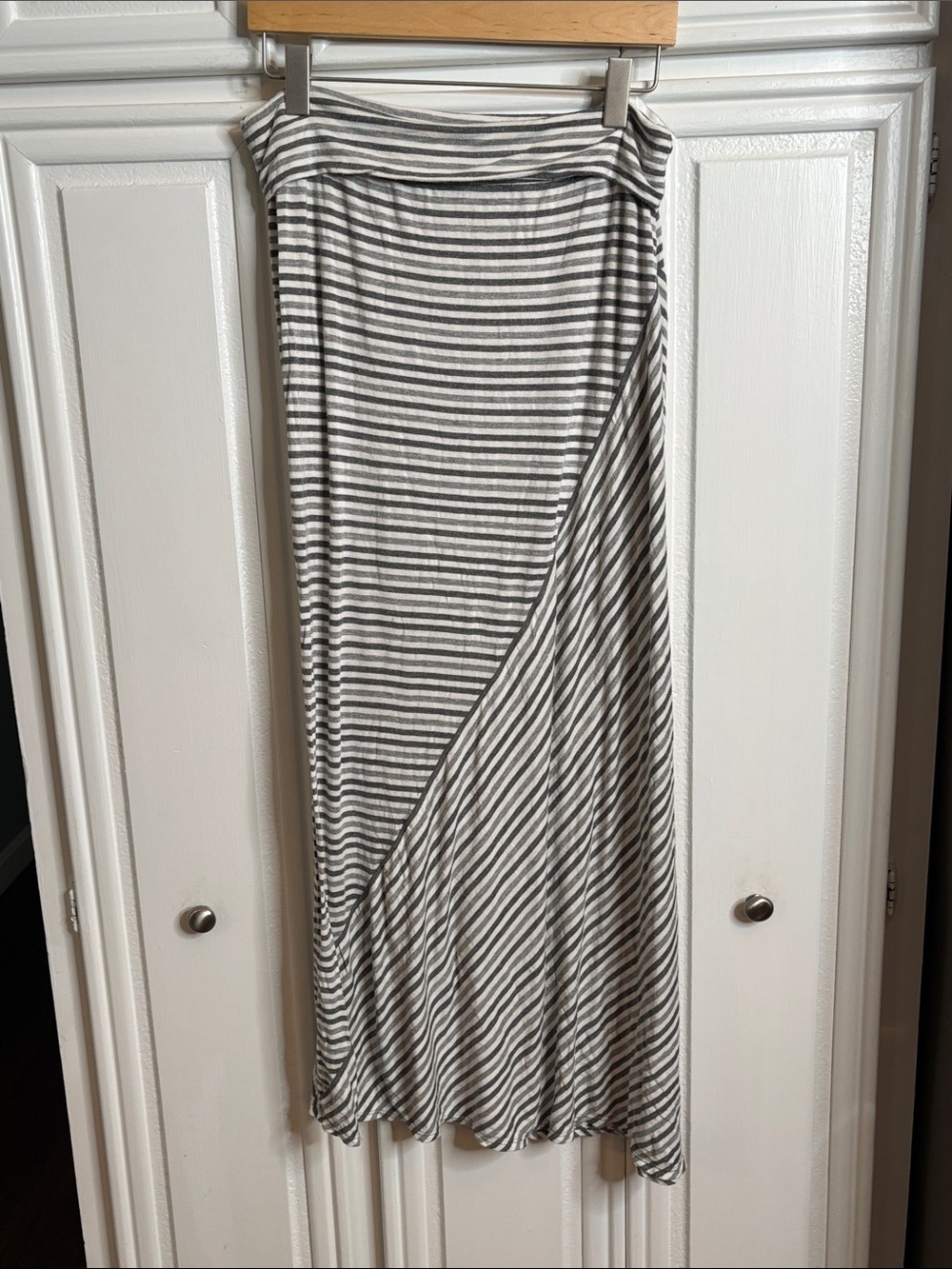 Max Studio Gray and White Striped Maxi Skirt sz M